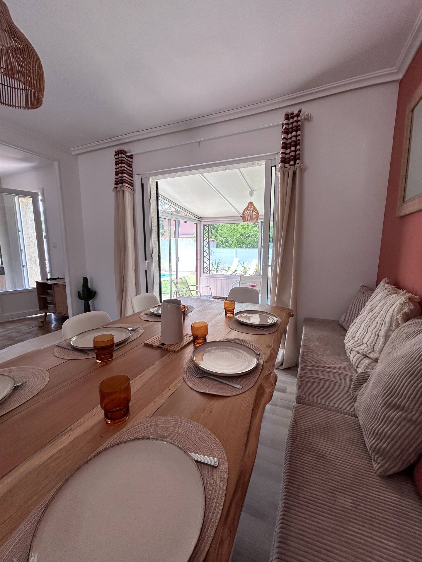 Salle à manger et véranda